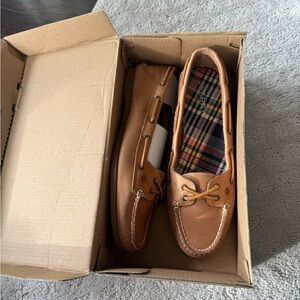 Brand new women’s skimmer sahara boat shoes. Women’s size 8